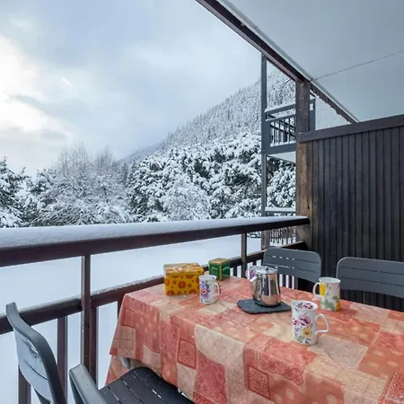 With Balcony Close To The Slopes Apartment Chamonix